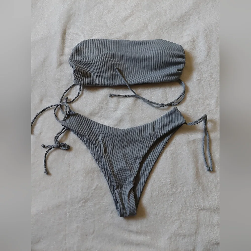 Bikini - Picture 6 of 7